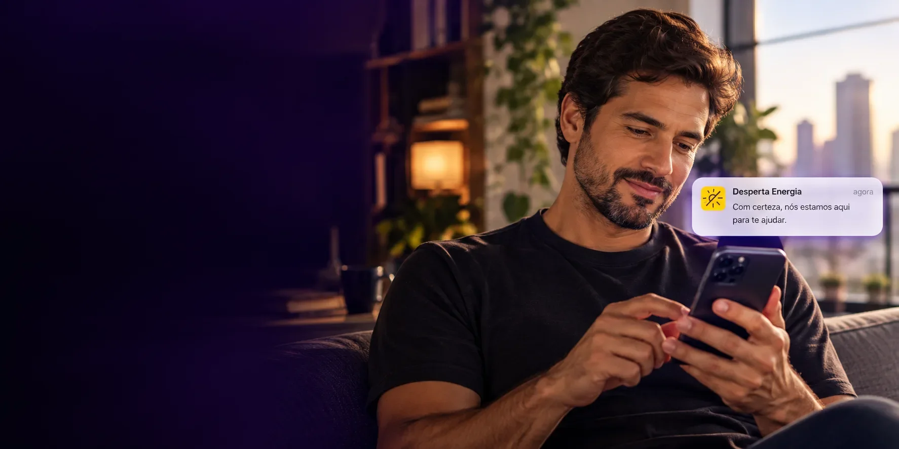 Man smiling while reading a message from Desperta Energia on his phone, illustrative image